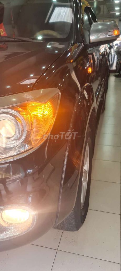 Toyota Fortuner 2010 - ảnh 5