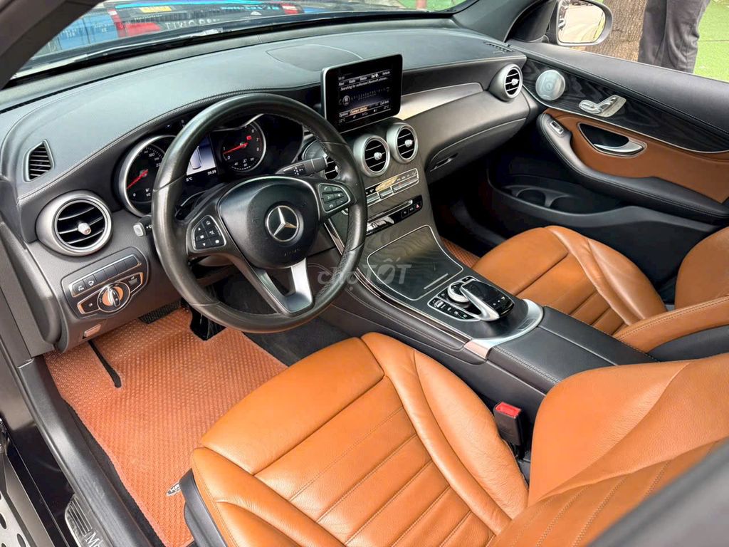 Mercedes-Benz GLC 2018 - ảnh 5