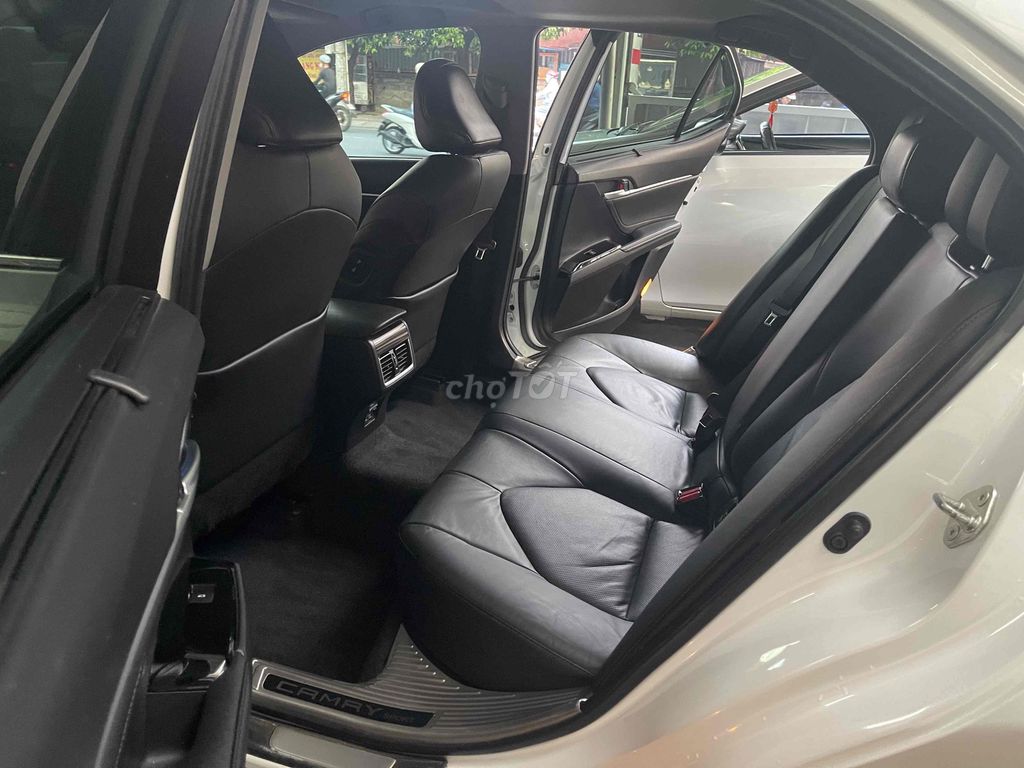 Toyota Camry 2.5Q 2021 - ảnh 2
