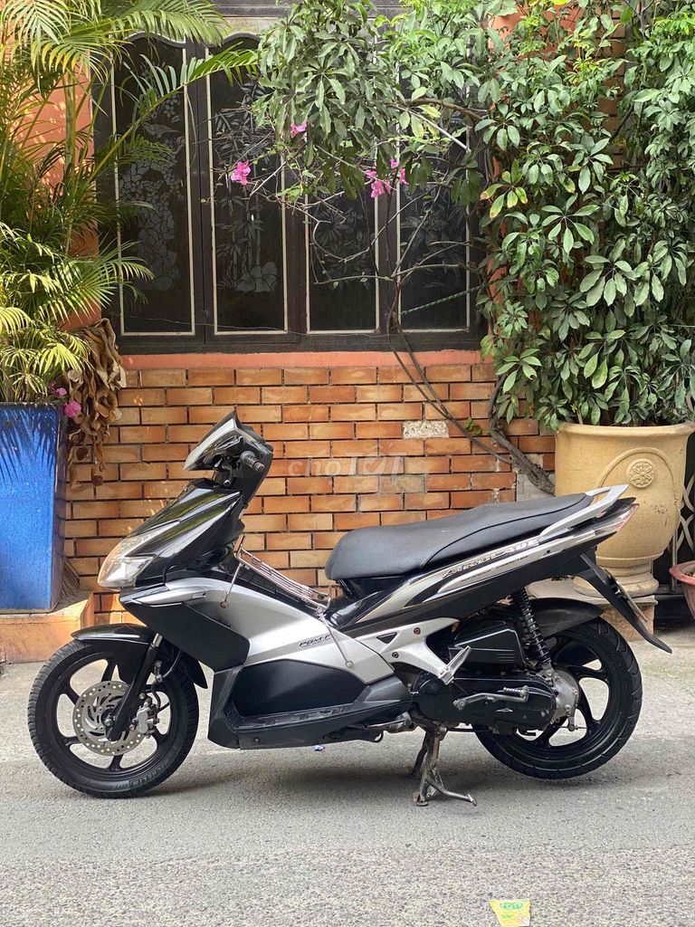 Honda Air Blade 2010 - ảnh 2
