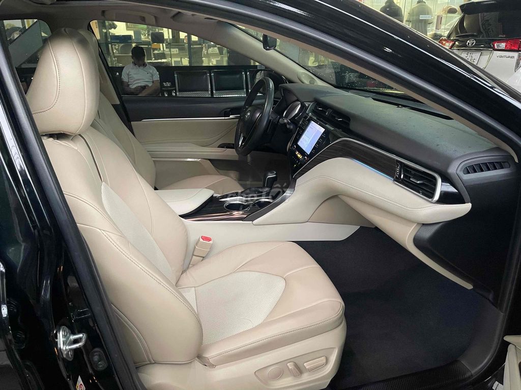 Toyota Camry 2.5Q 2020 - ảnh 3