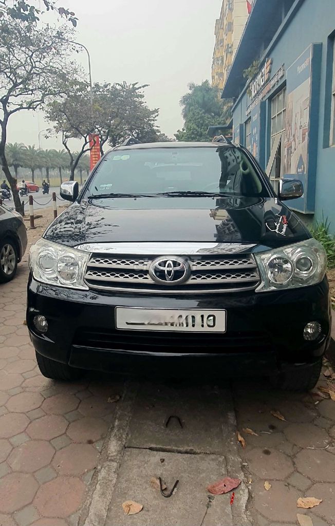 Toyota Fortuner 2011 - ảnh 1