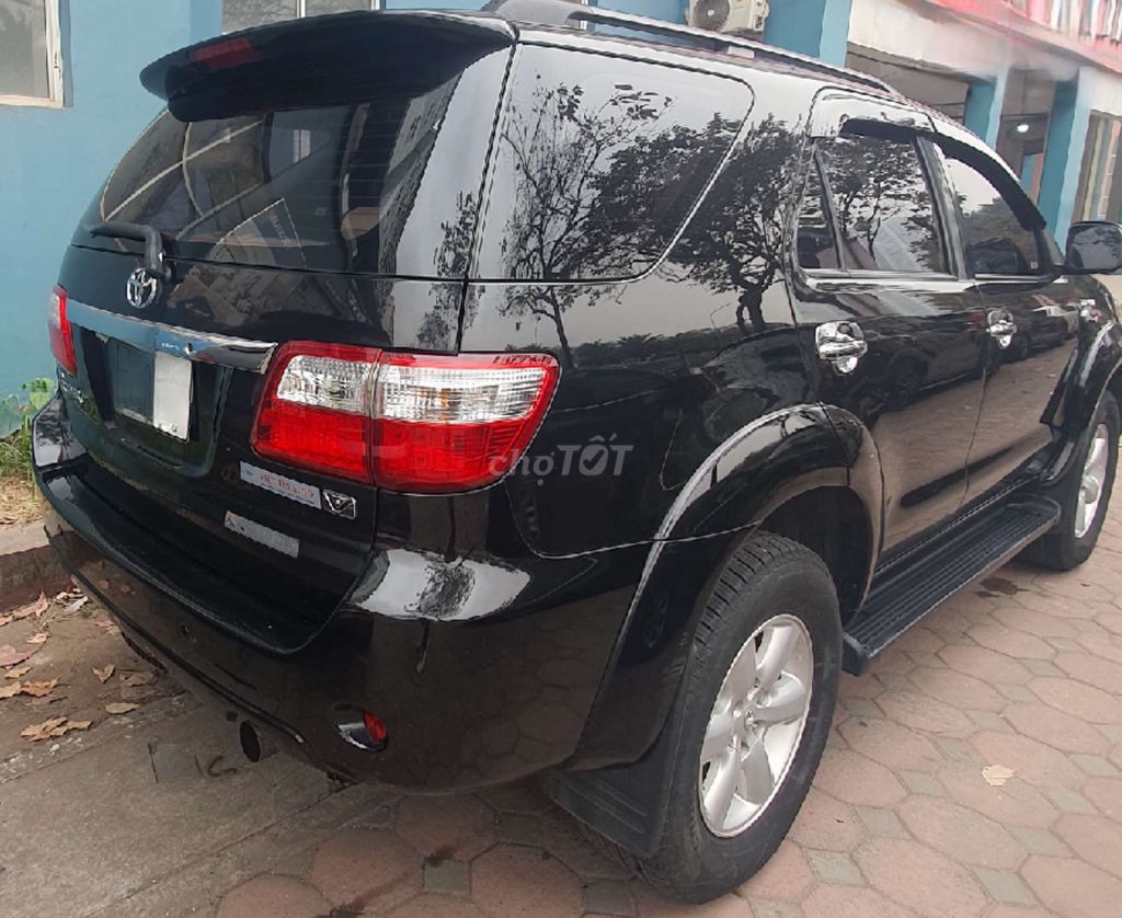 Toyota Fortuner 2011 - ảnh 3