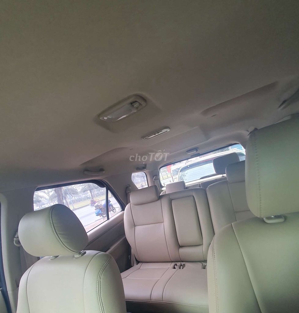 Toyota Fortuner 2011 - ảnh 4