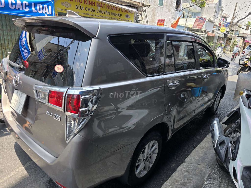 Toyota Innova 2.0E - ảnh 1