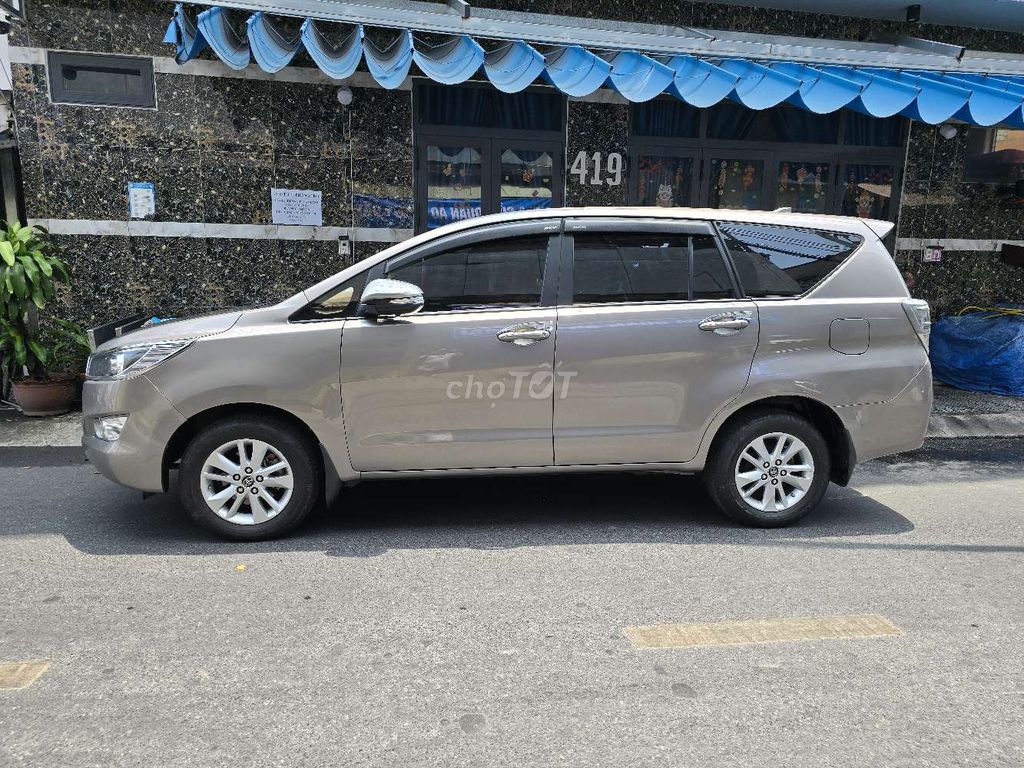 Toyota Innova 2.0E - ảnh 3
