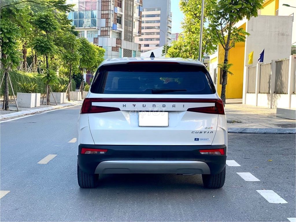 Hyundai Custin 2023 - ảnh 4