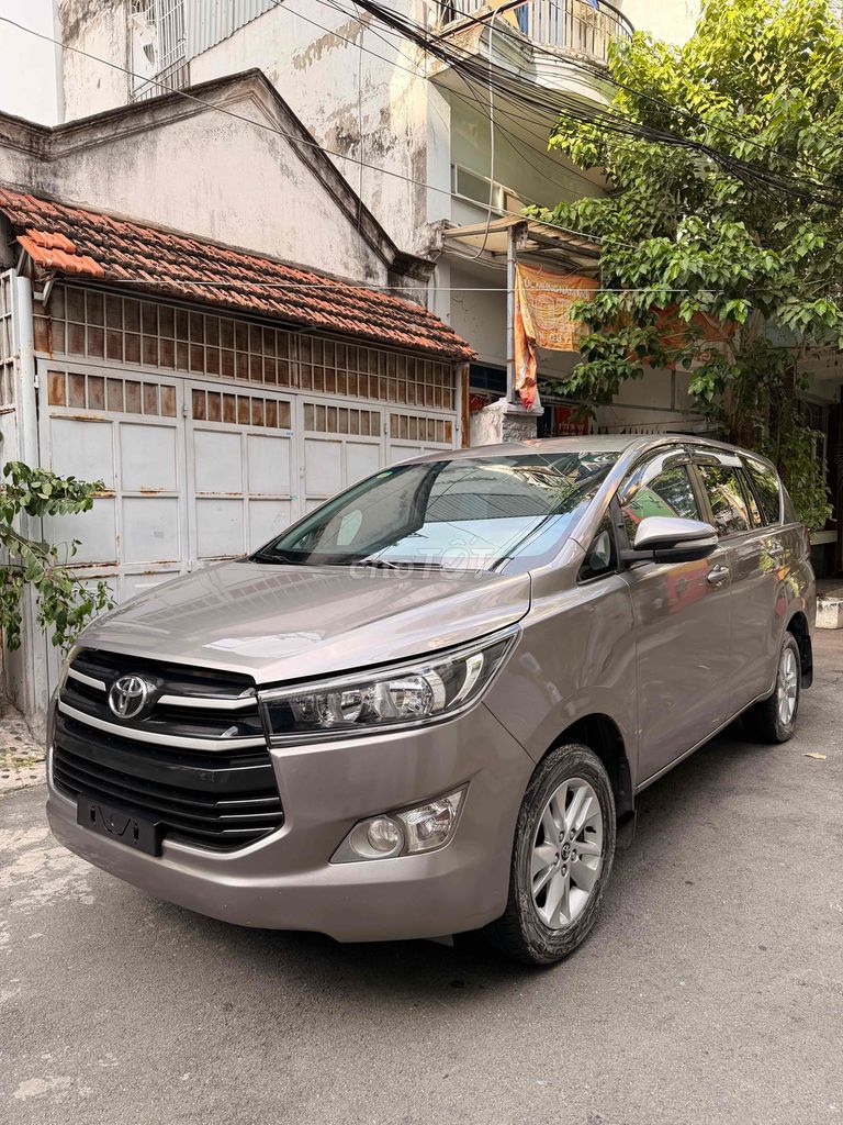 Toyota Innova - ảnh 1