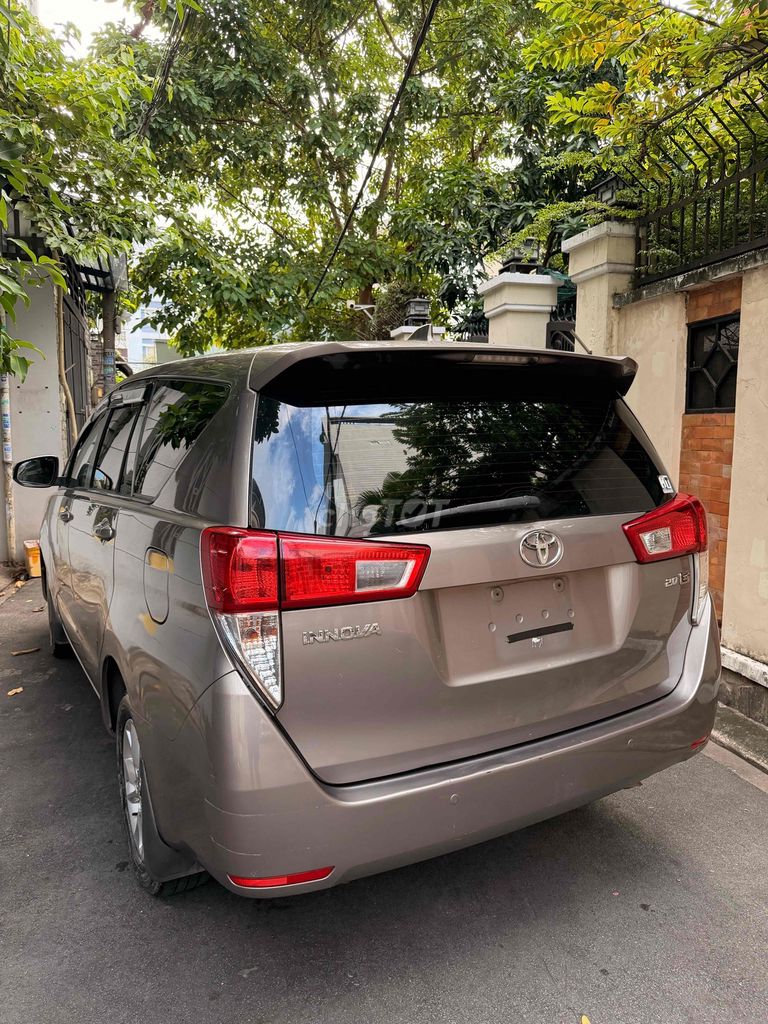 Toyota Innova - ảnh 4