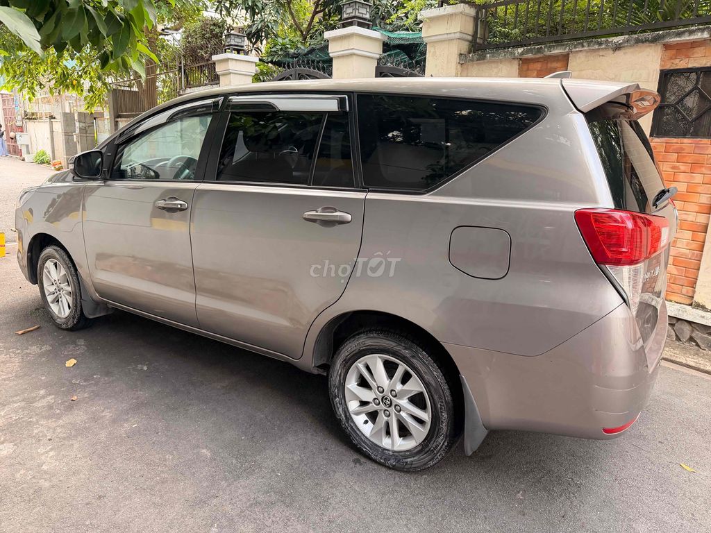 Toyota Innova - ảnh 5