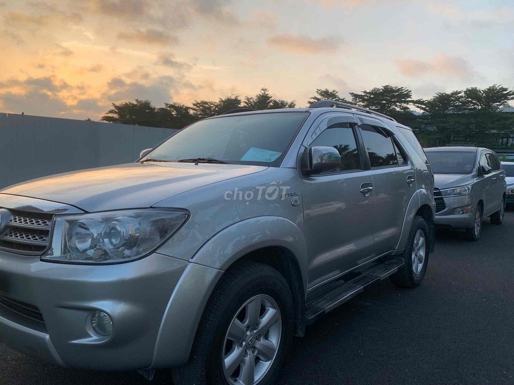 Toyota Fortuner 2009 - ảnh 2