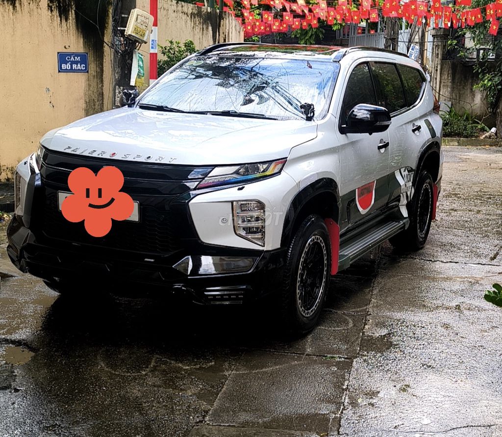 Mitsubishi Pajero Sport - ảnh 1