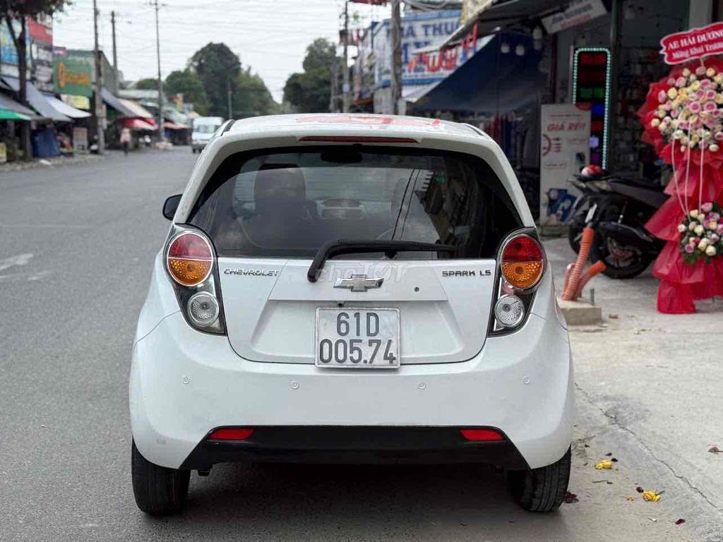 Chevrolet Spark 2011 - ảnh 2