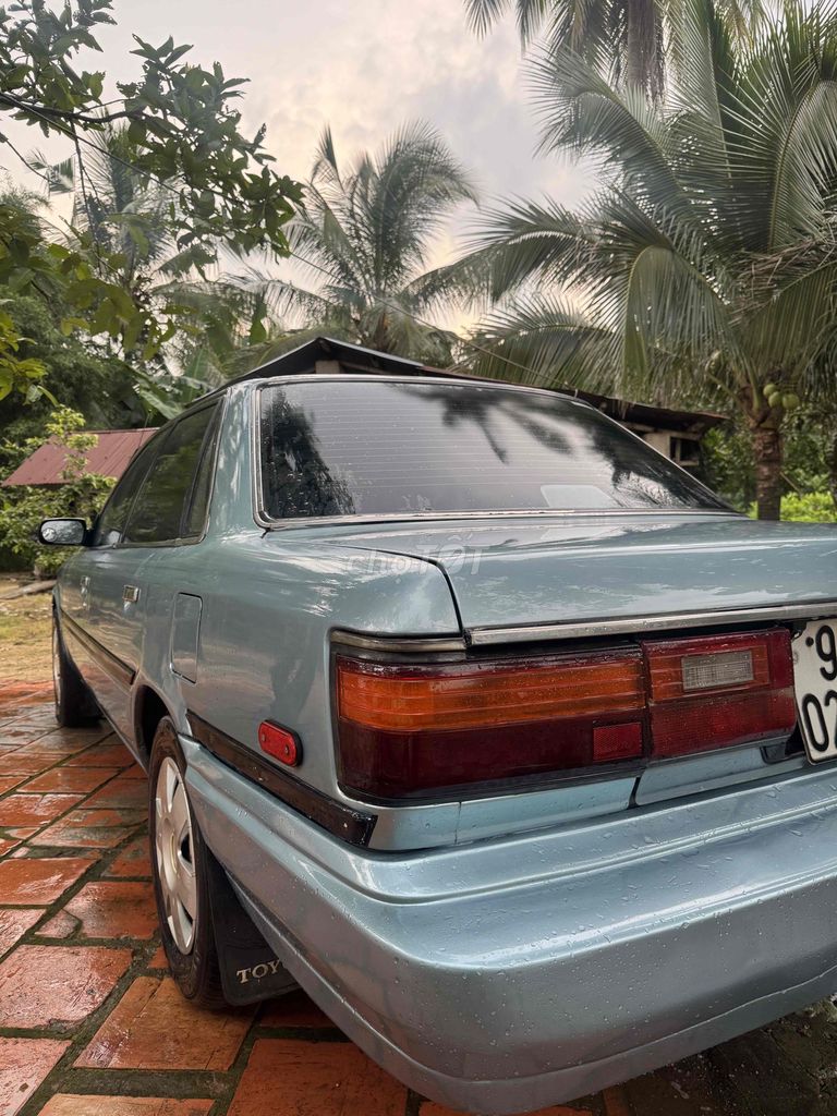 Toyota Camry - ảnh 4