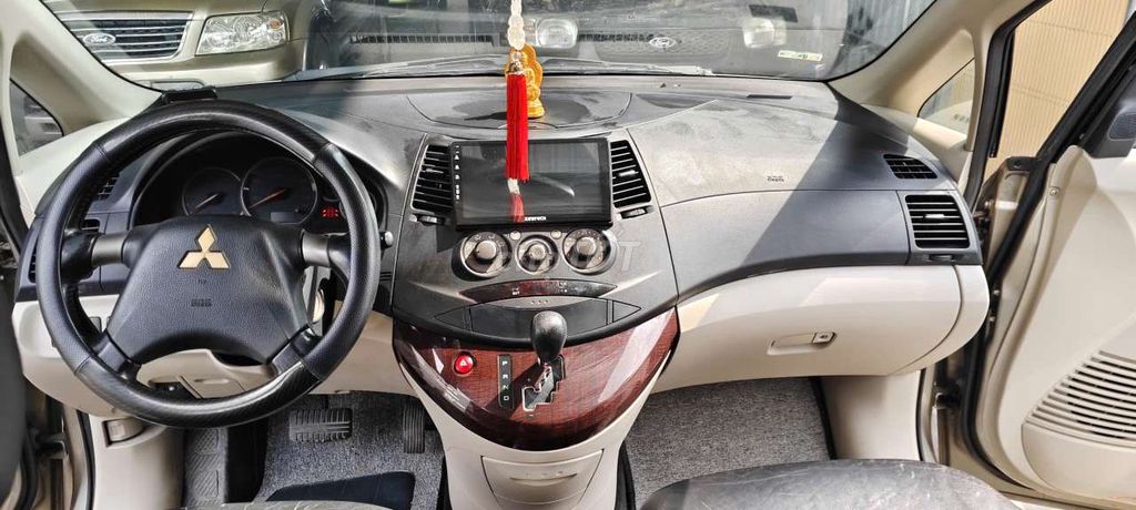 Mitsubishi Grandis 2008 - ảnh 3