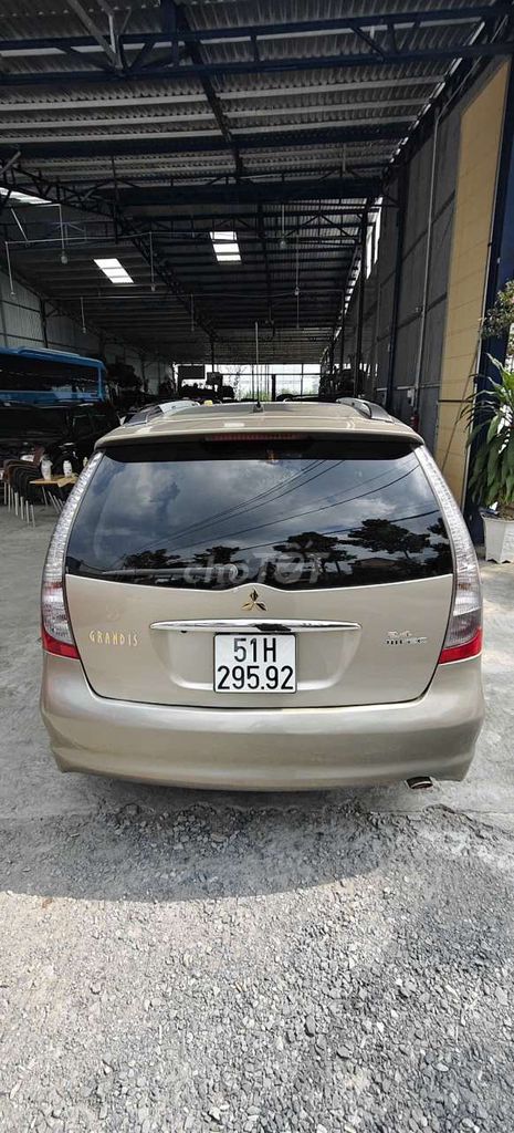 Mitsubishi Grandis 2008 - ảnh 4