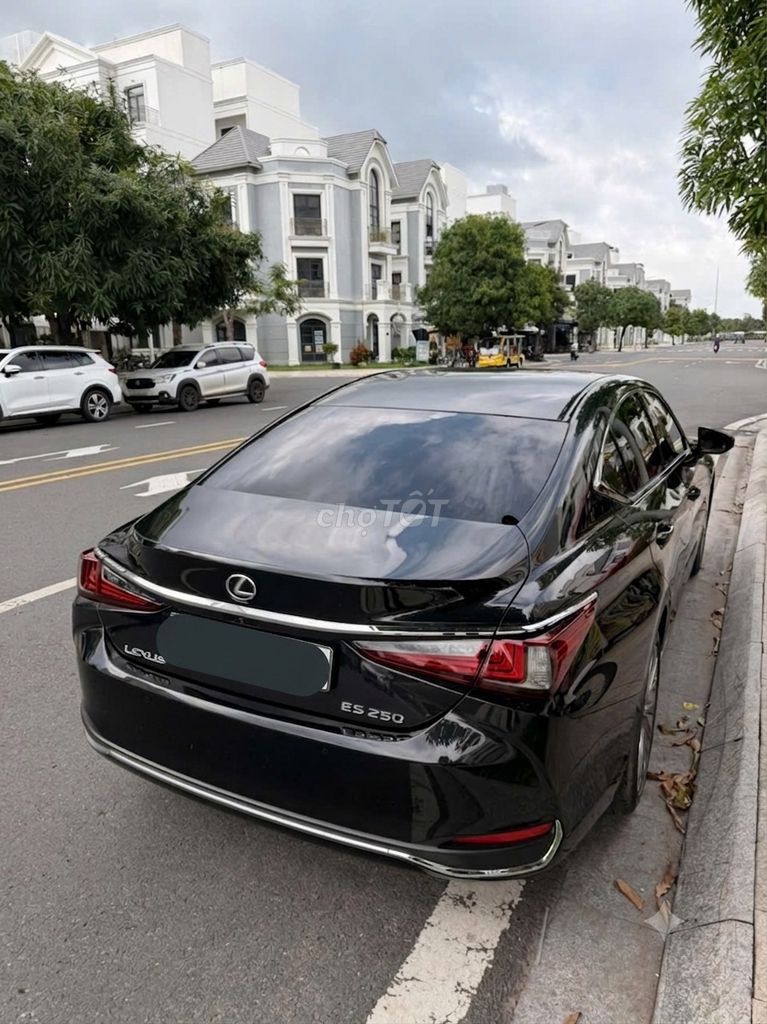 Lexus 2025 - ảnh 2