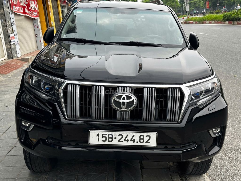 Toyota Land Cruiser Prado 2011 - ảnh 2