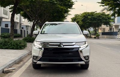 Mitsubishi Outlander 2.0 CVT 2017 - ảnh 1