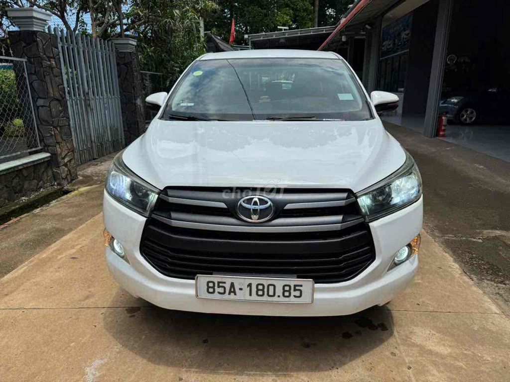 Toyota Innova - ảnh 1