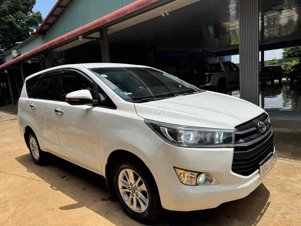 Toyota Innova - ảnh 3