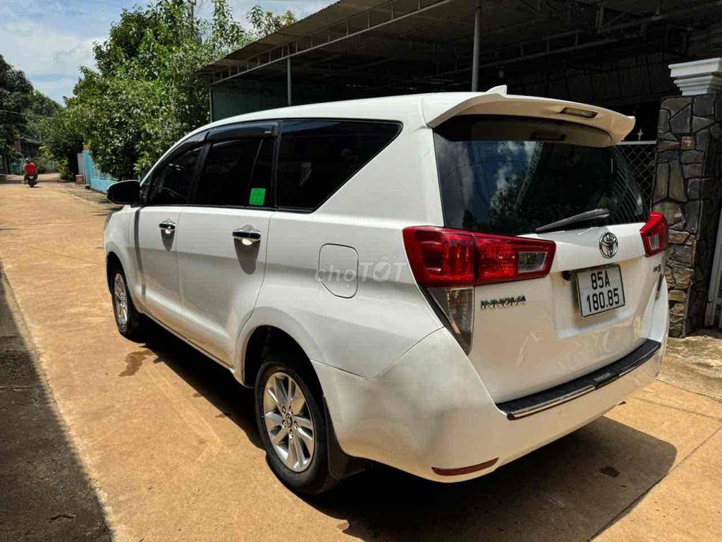 Toyota Innova - ảnh 4