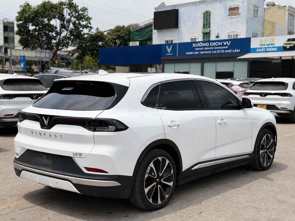 VinFast VF8 Plus - ảnh 4