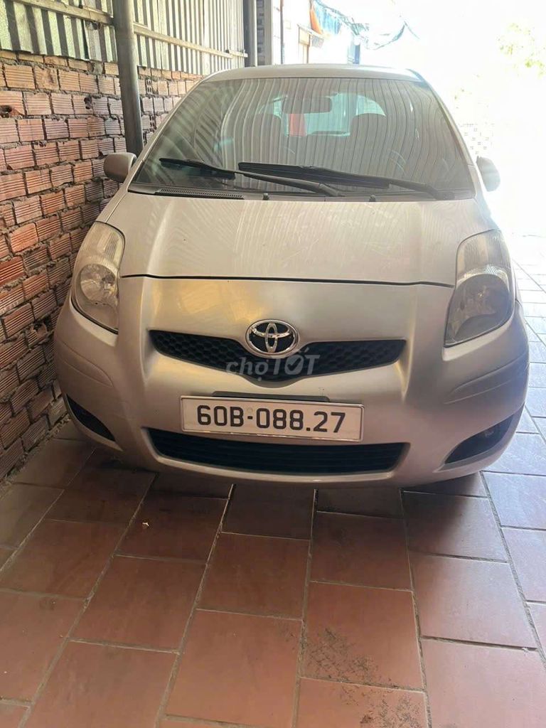 Toyota Yaris - ảnh 1
