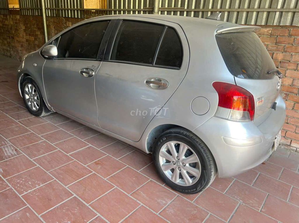 Toyota Yaris - ảnh 2