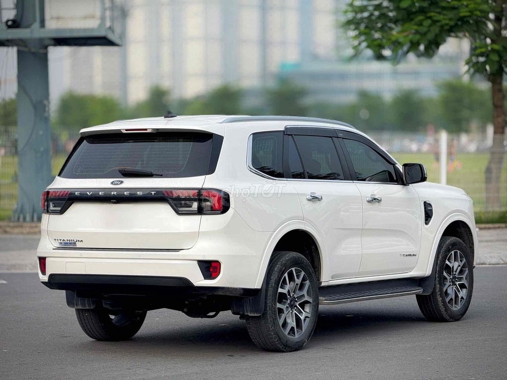 Ford Everest 2022 - ảnh 2