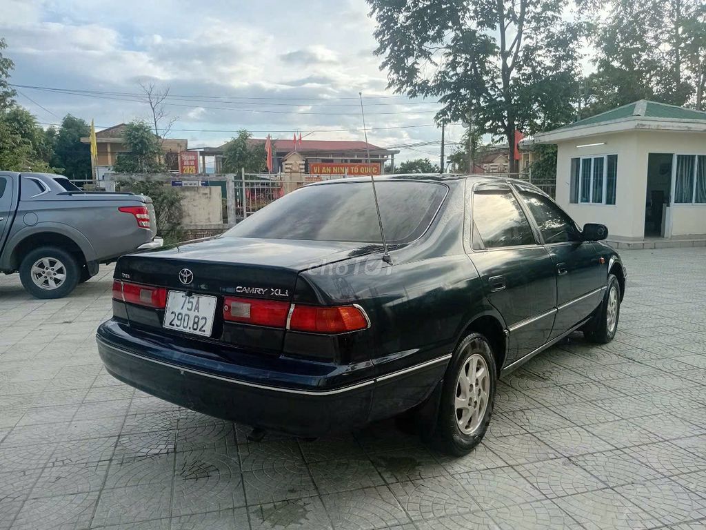 Toyota Camry 1999 - ảnh 1