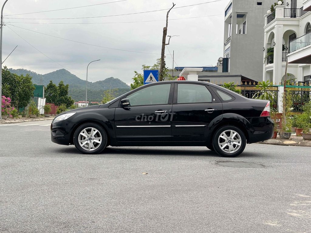 Ford Focus 2011 - ảnh 2