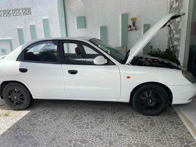 Daewoo Nubira 2004 - ảnh 1