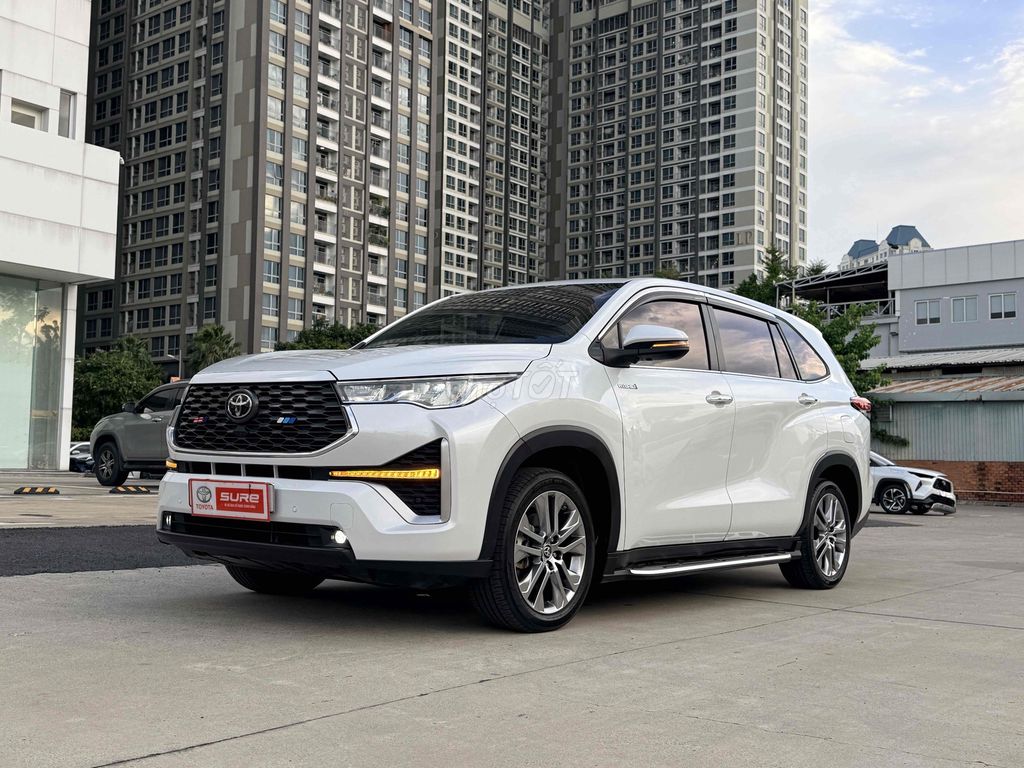 Toyota Innova Cross 2023 - ảnh 1