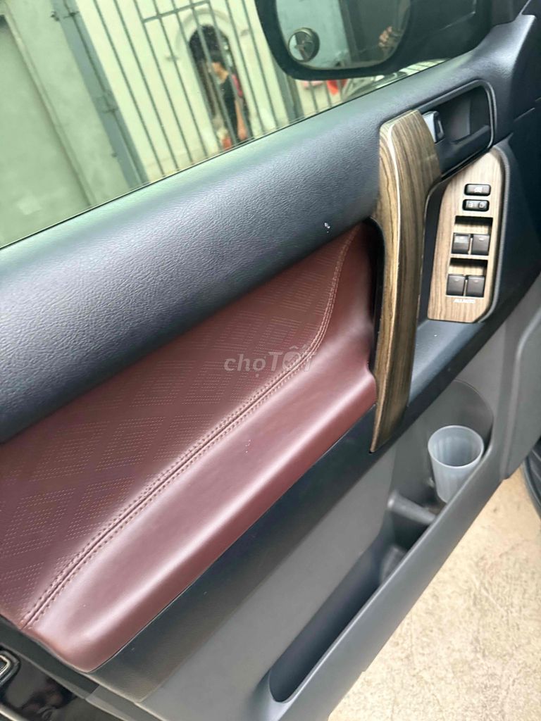 Toyota Land Cruiser Prado - ảnh 3