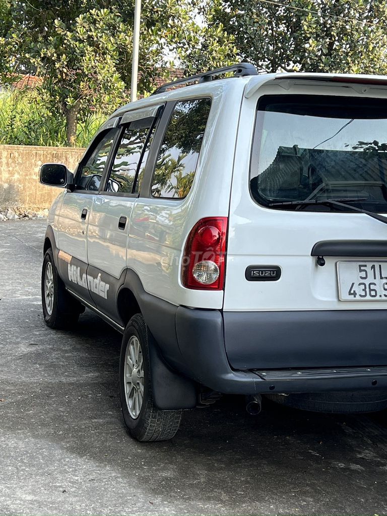 Isuzu 2011 - ảnh 1