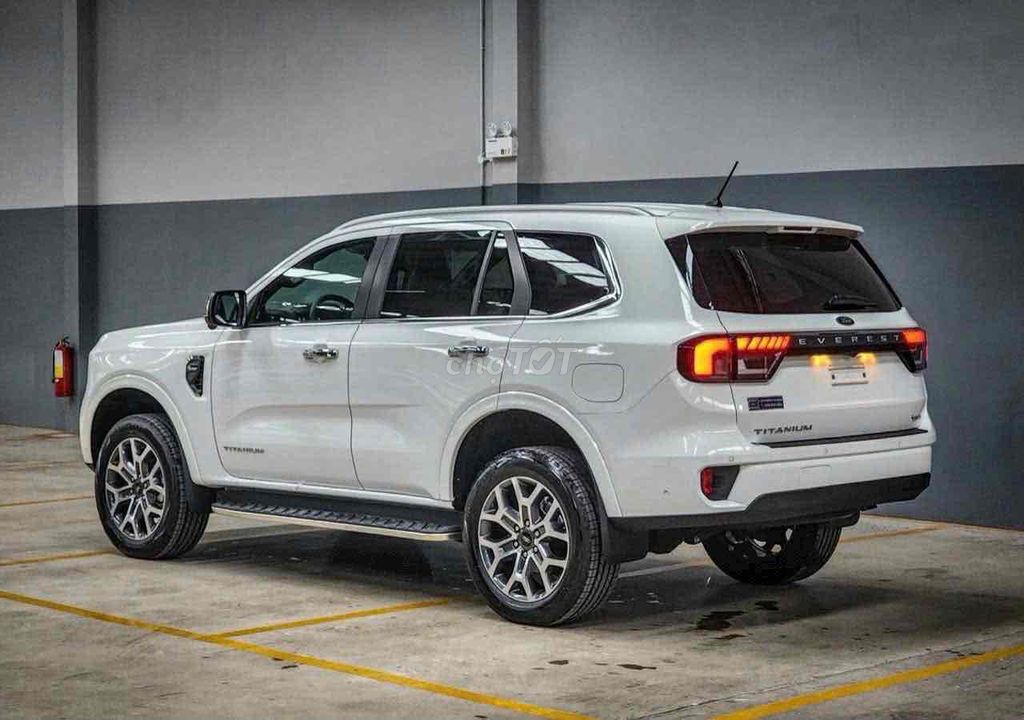 Ford Everest 2025 - ảnh 2