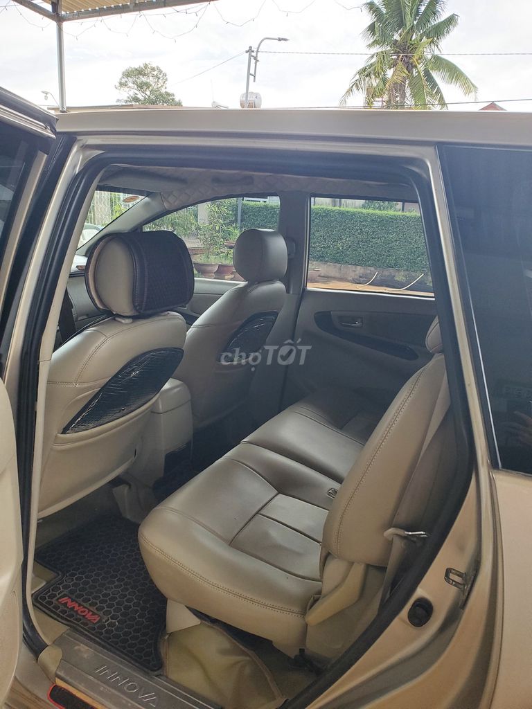 Toyota Innova - ảnh 1
