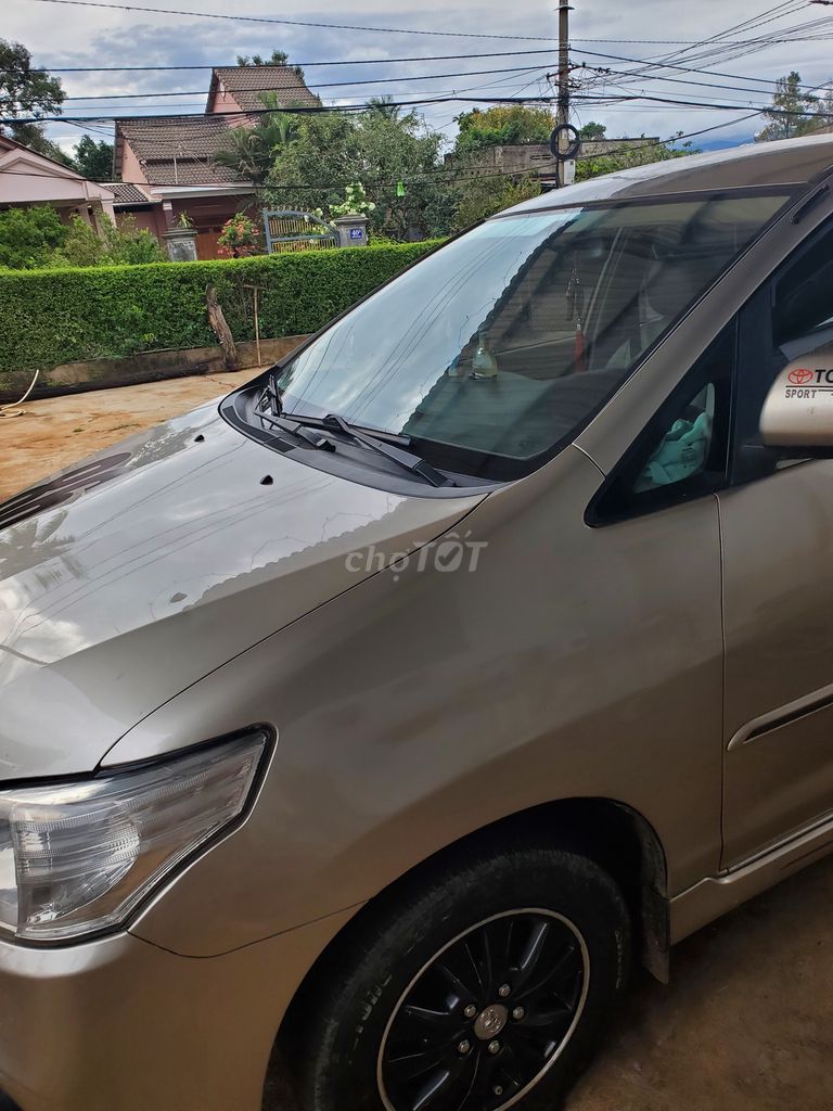 Toyota Innova - ảnh 2