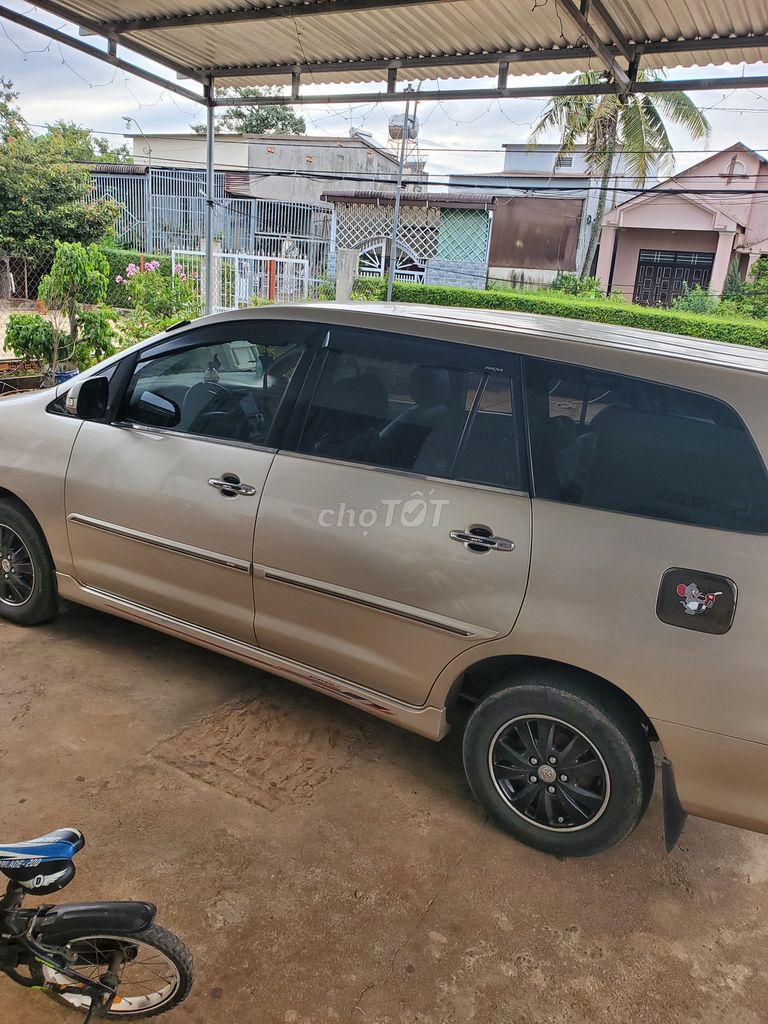 Toyota Innova - ảnh 3