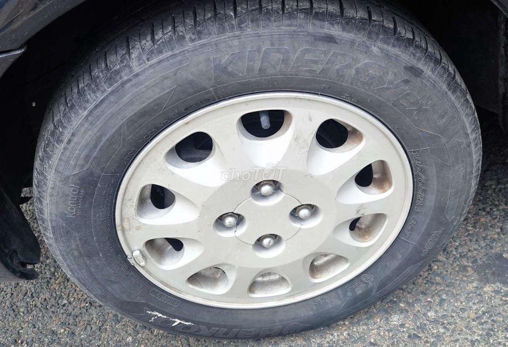 Ford Laser - ảnh 5