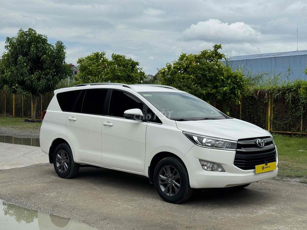 Toyota Innova - ảnh 1