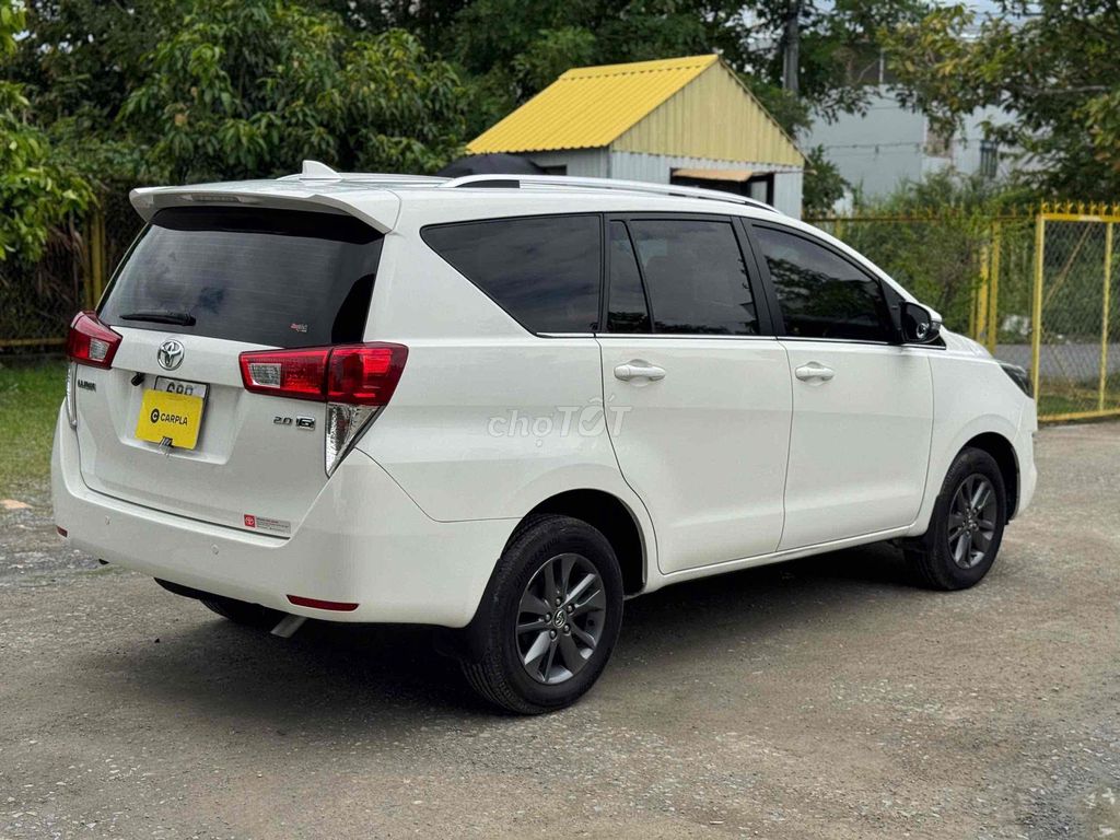 Toyota Innova - ảnh 3