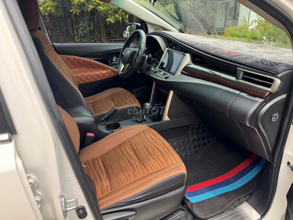 Toyota Innova - ảnh 5