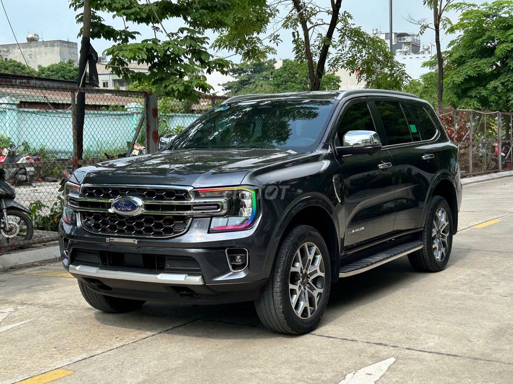 Ford Everest 2024 - ảnh 1