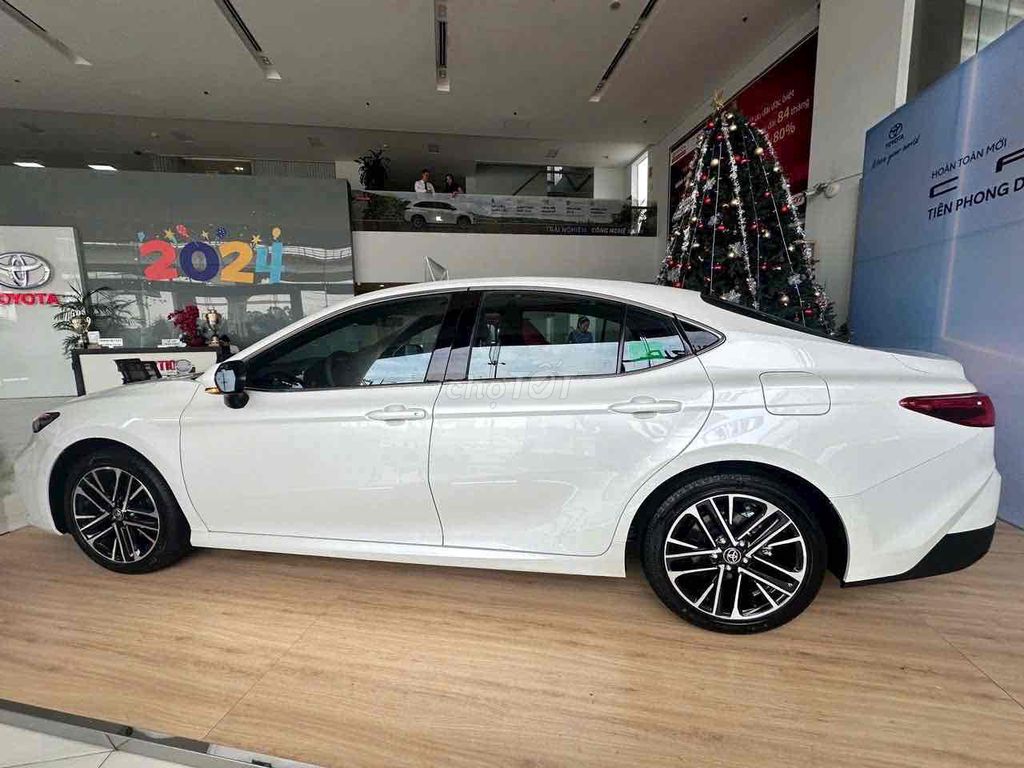 Toyota Camry 2.5 HEV Top 2026 - ảnh 1