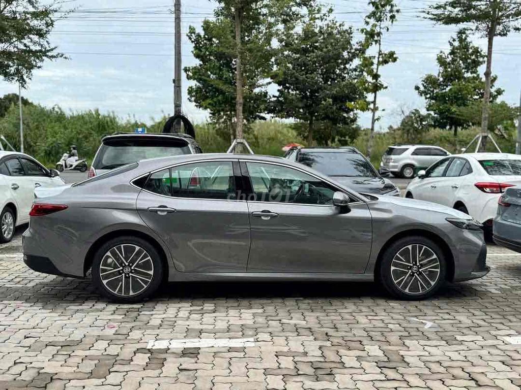 Toyota Camry 2.5 HEV Top 2026 - ảnh 2