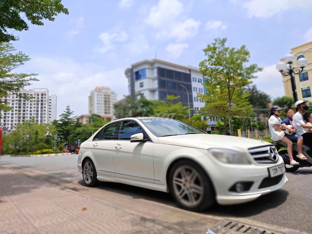Mercedes-Benz 2010 - ảnh 2