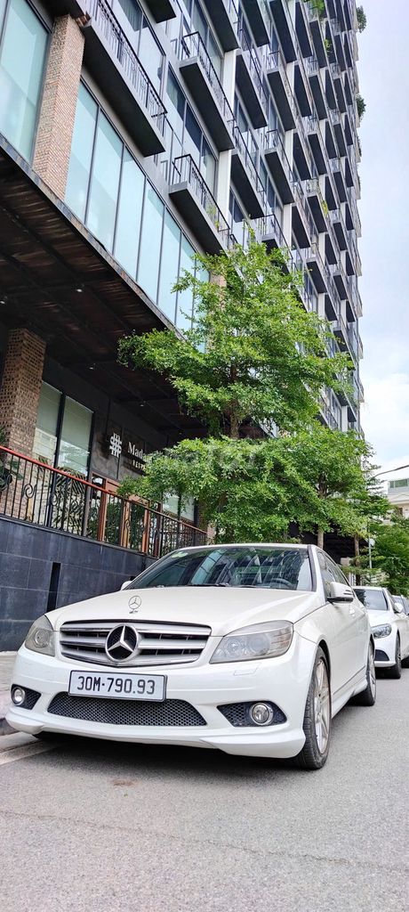 Mercedes-Benz 2010 - ảnh 3