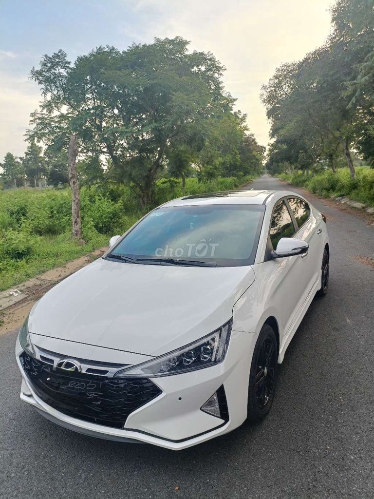 Hyundai Elantra 2022 - ảnh 1